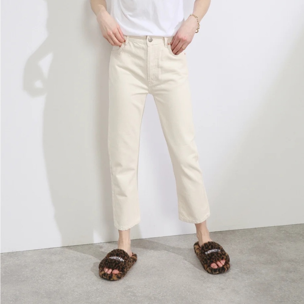 RAEY
Crop organic-cotton straight leg jeans
Size: 30
Colour: (off white)